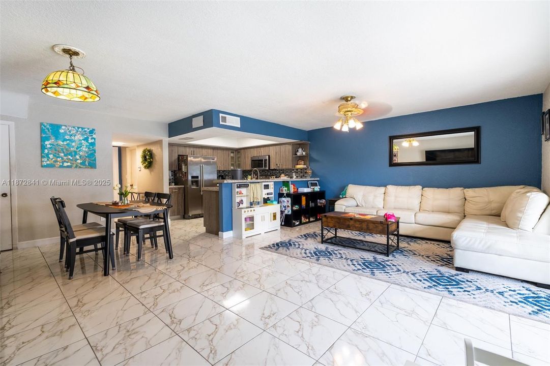 Active With Contract: $499,999 (3 beds, 2 baths, 1606 Square Feet)