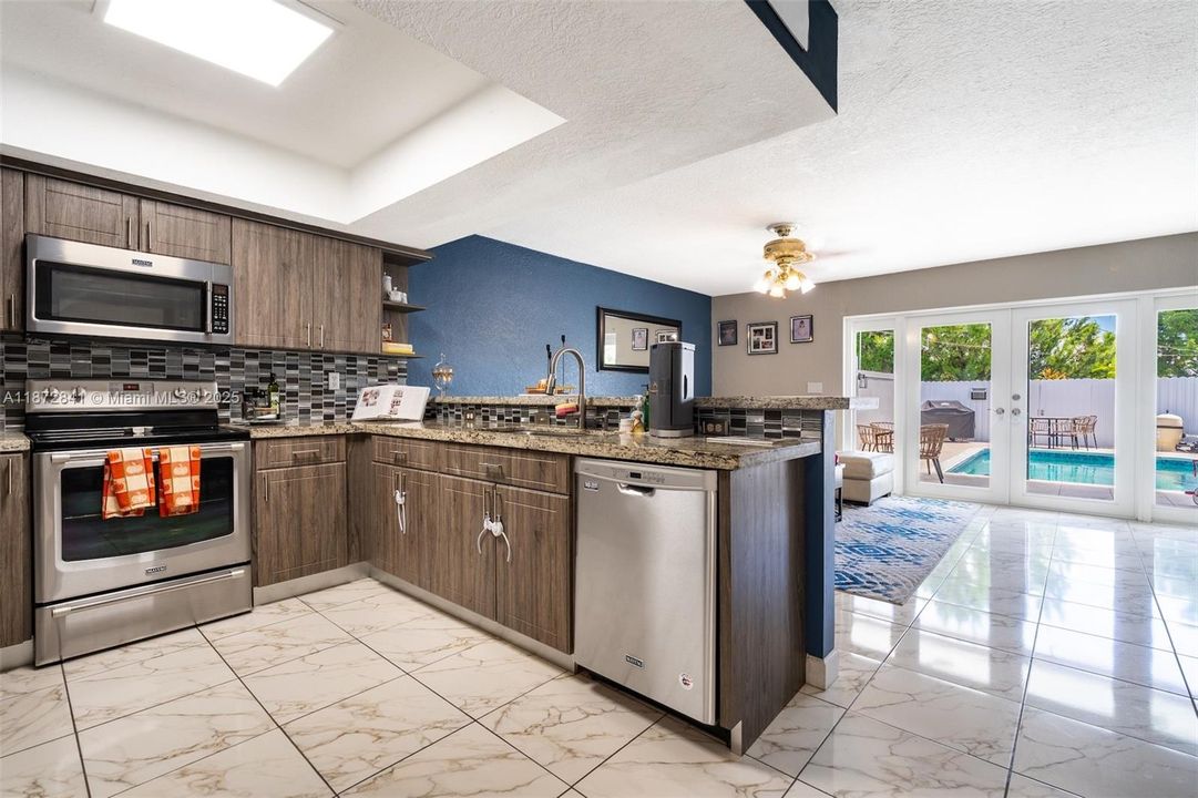 Active With Contract: $499,999 (3 beds, 2 baths, 1606 Square Feet)