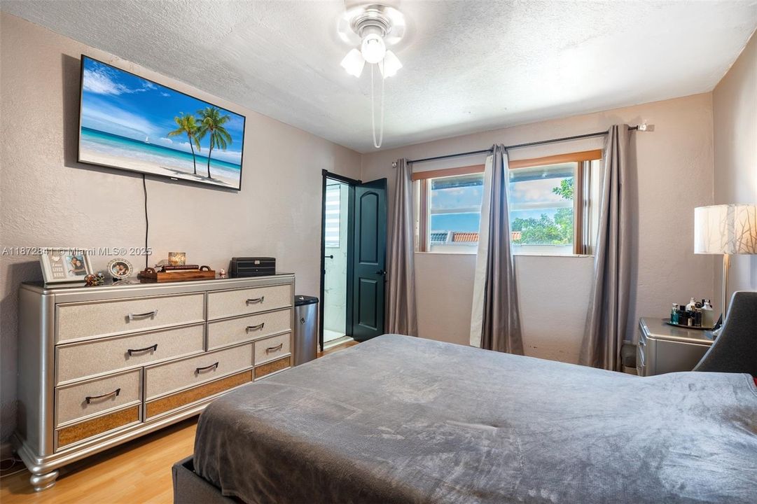 Active With Contract: $499,999 (3 beds, 2 baths, 1606 Square Feet)