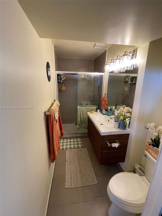 Recently Sold: $490,000 (2 beds, 2 baths, 990 Square Feet)