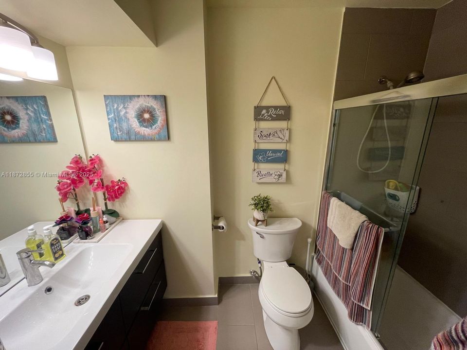 Recently Sold: $490,000 (2 beds, 2 baths, 990 Square Feet)