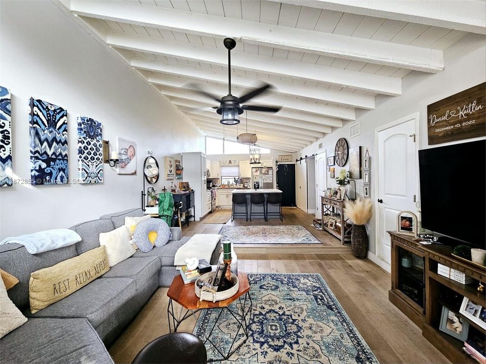 Recently Sold: $490,000 (2 beds, 2 baths, 990 Square Feet)