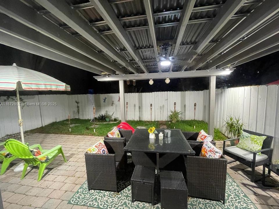 Recently Sold: $490,000 (2 beds, 2 baths, 990 Square Feet)