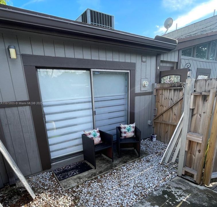 Recently Sold: $490,000 (2 beds, 2 baths, 990 Square Feet)