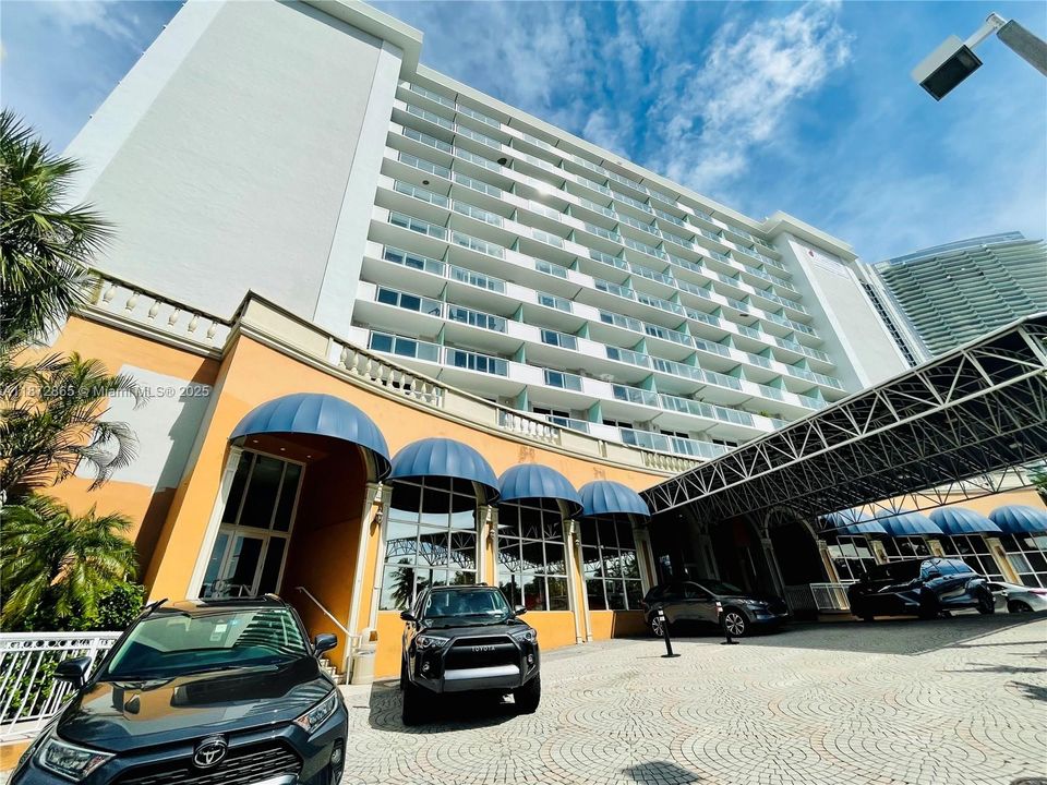 待售: $125,000 (0 贝兹, 1 浴室, 420 平方英尺)