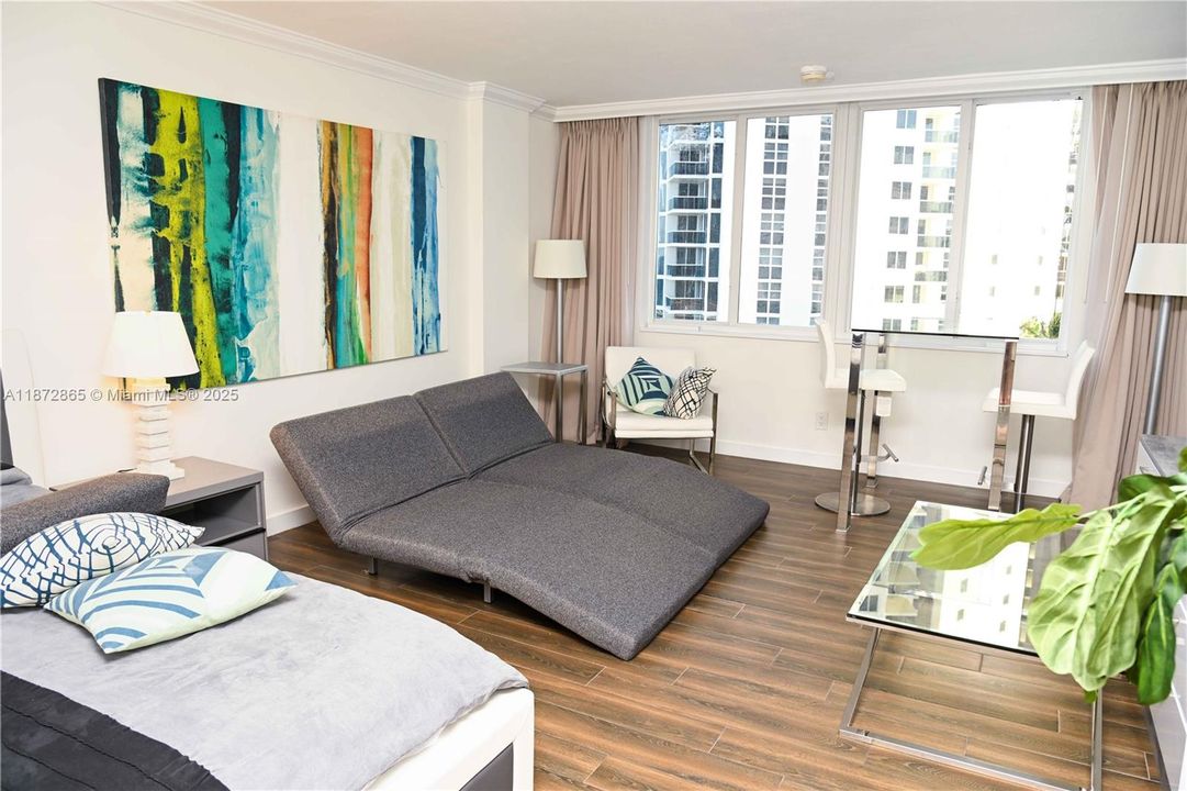 待售: $125,000 (0 贝兹, 1 浴室, 420 平方英尺)