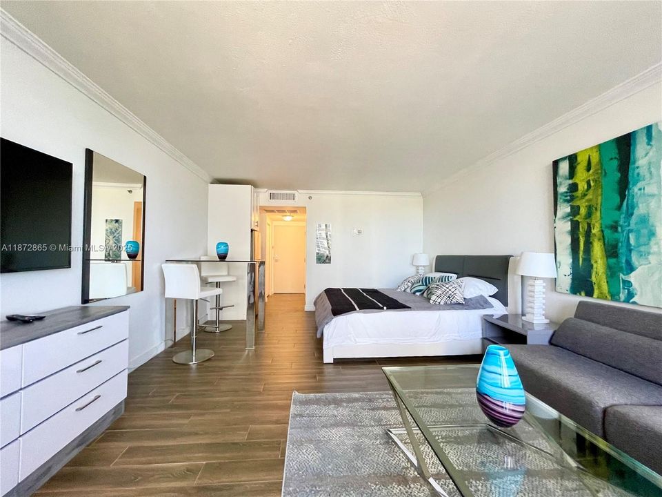 待售: $125,000 (0 贝兹, 1 浴室, 420 平方英尺)