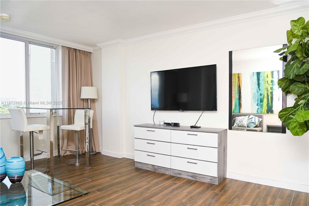 待售: $125,000 (0 贝兹, 1 浴室, 420 平方英尺)