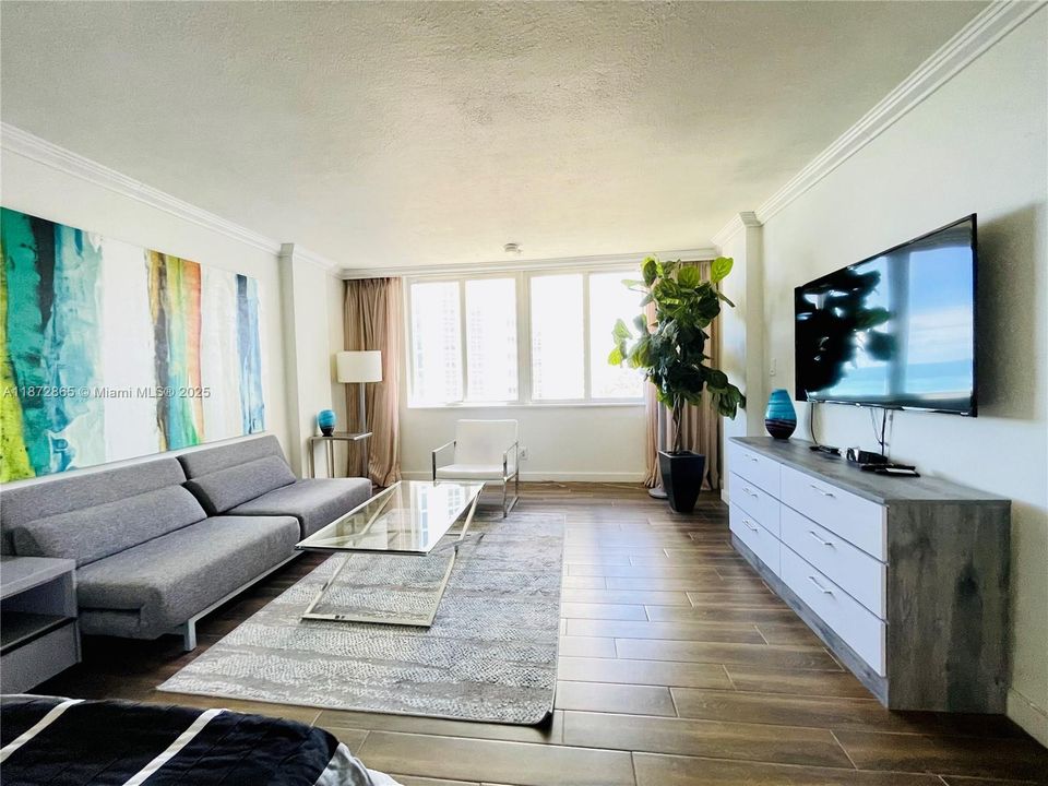 待售: $125,000 (0 贝兹, 1 浴室, 420 平方英尺)