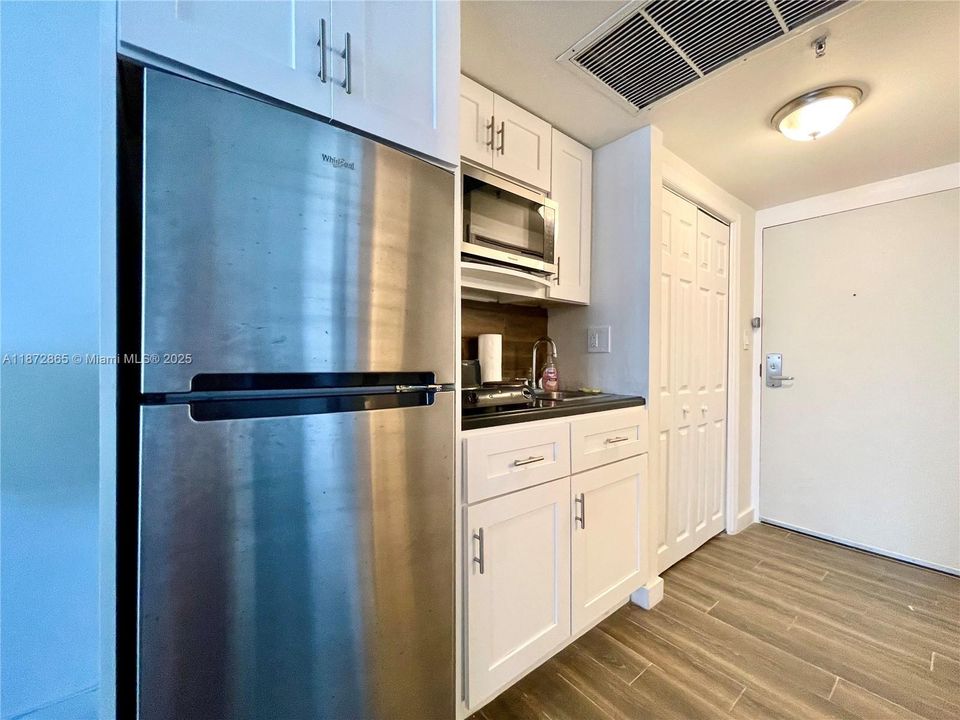 待售: $125,000 (0 贝兹, 1 浴室, 420 平方英尺)