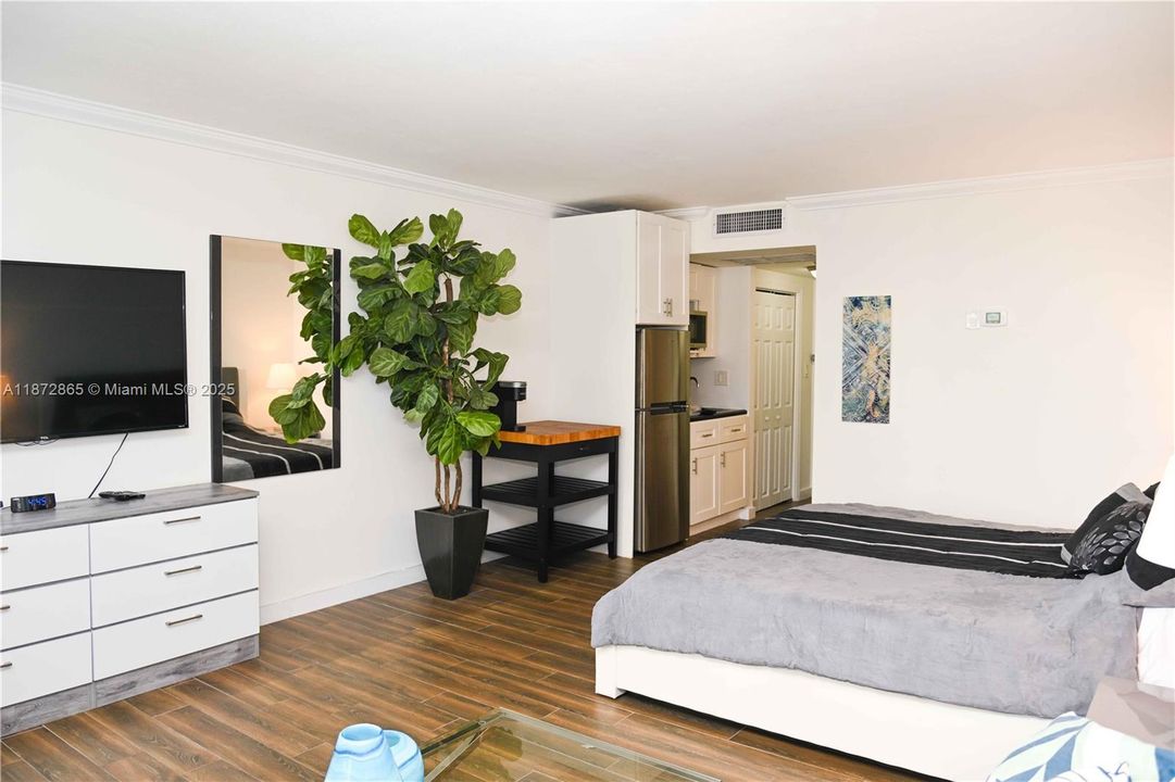 待售: $125,000 (0 贝兹, 1 浴室, 420 平方英尺)