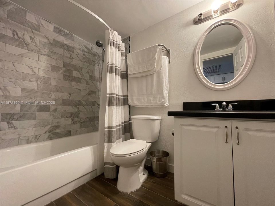 待售: $125,000 (0 贝兹, 1 浴室, 420 平方英尺)