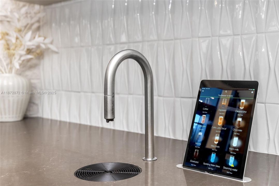 En Venta: $10,995,000 (6 camas, 7 baños, 10635 Pies cuadrados)