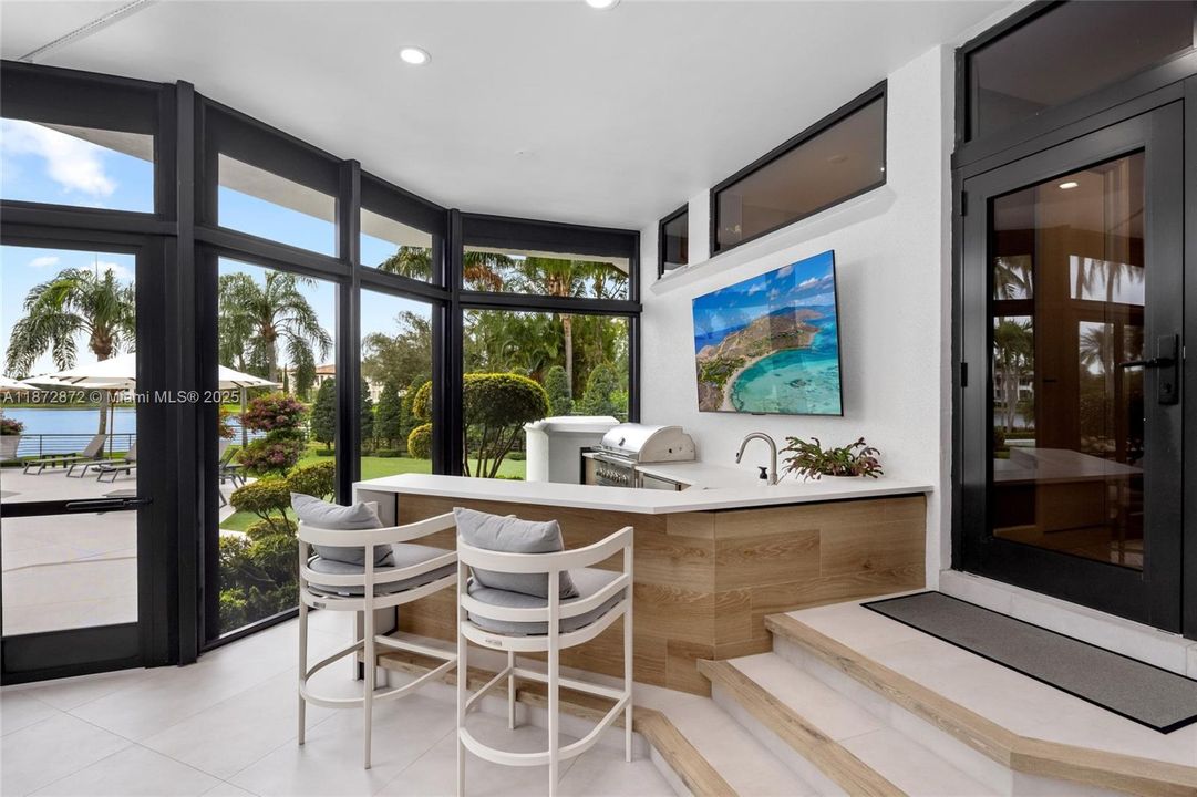 En Venta: $10,995,000 (6 camas, 7 baños, 10635 Pies cuadrados)