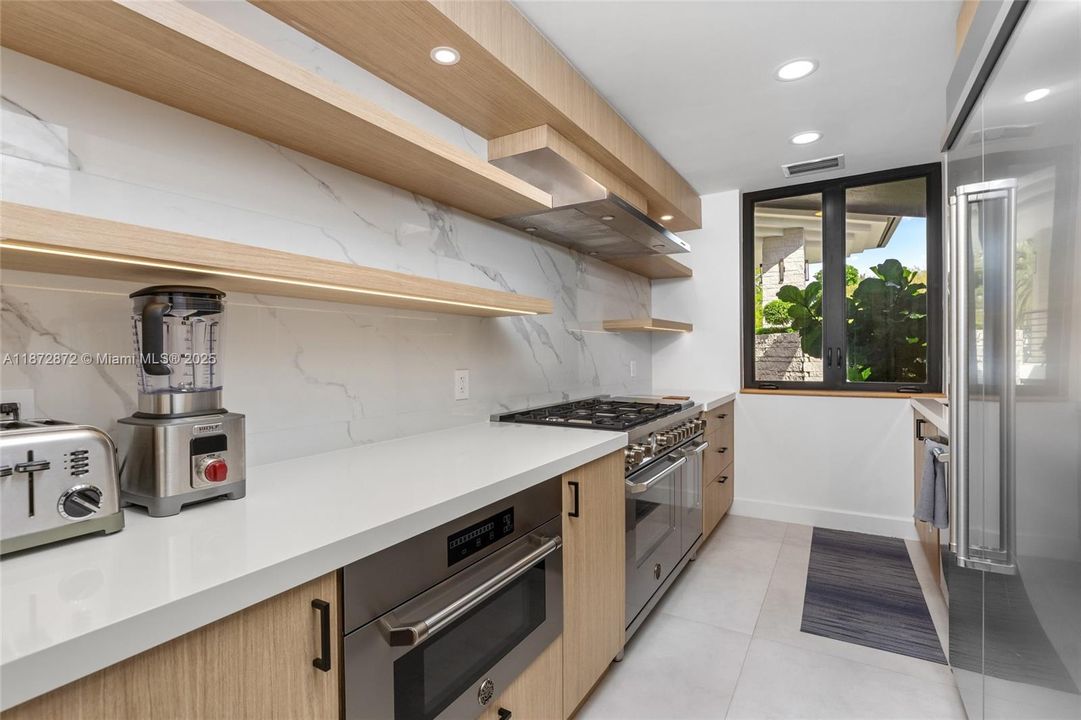 En Venta: $10,995,000 (6 camas, 7 baños, 10635 Pies cuadrados)