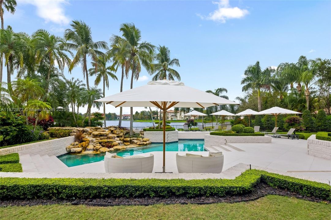 En Venta: $10,995,000 (6 camas, 7 baños, 10635 Pies cuadrados)