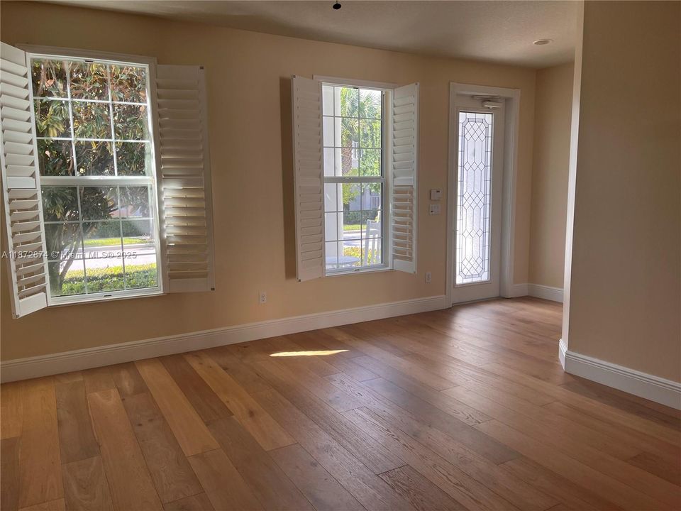 Recently Rented: $3,950 (3 beds, 2 baths, 1890 Square Feet)