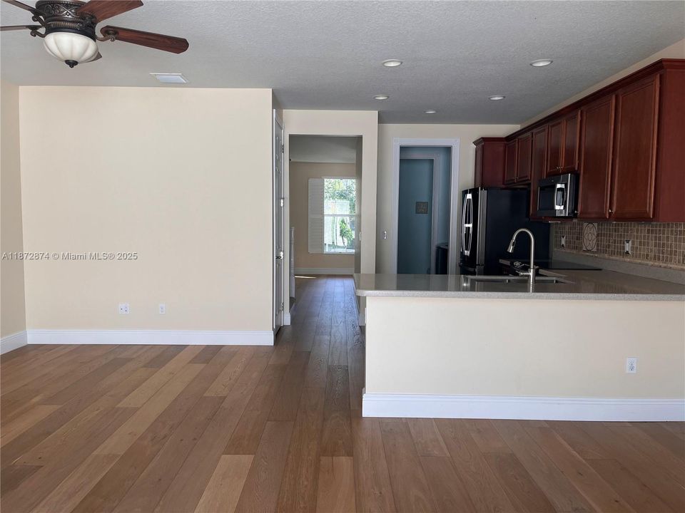 Recently Rented: $3,950 (3 beds, 2 baths, 1890 Square Feet)