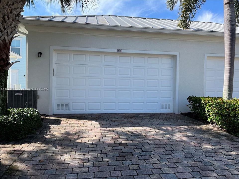 Recently Rented: $3,950 (3 beds, 2 baths, 1890 Square Feet)