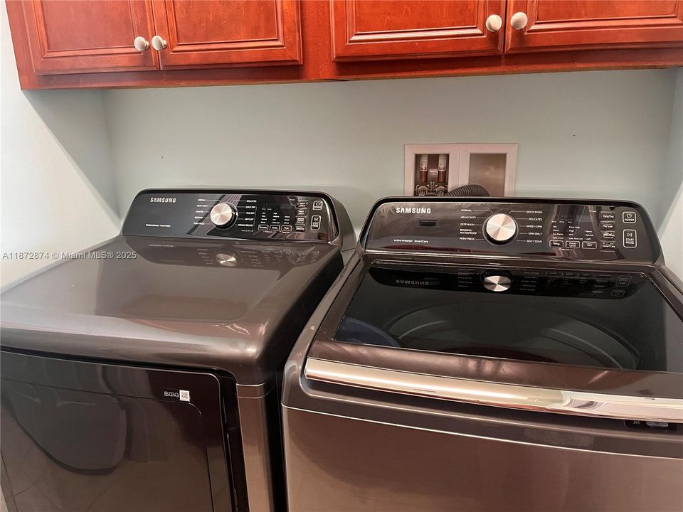 Recently Rented: $3,950 (3 beds, 2 baths, 1890 Square Feet)