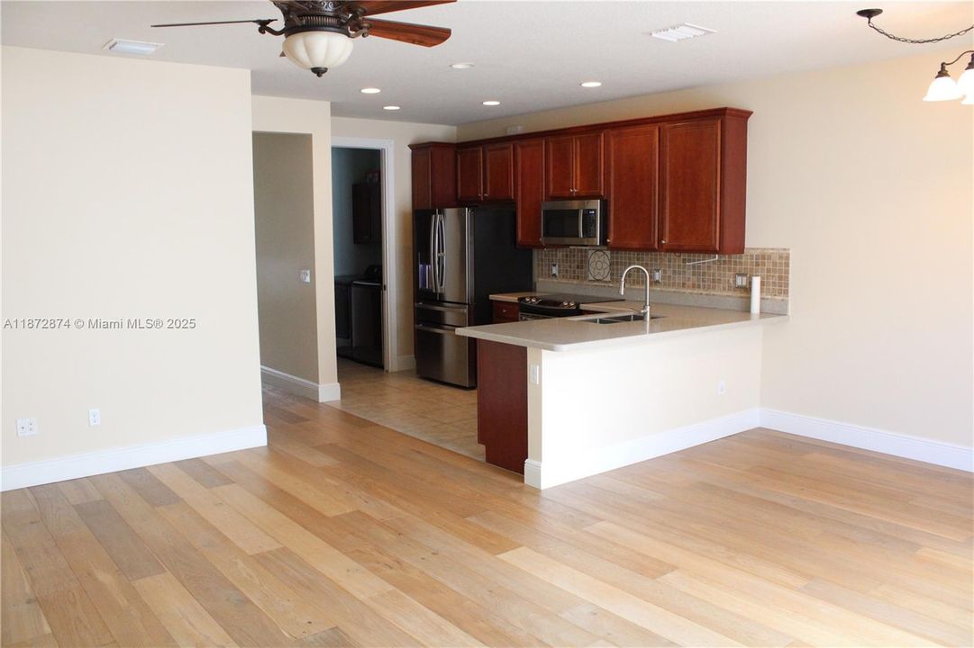 Recently Rented: $3,950 (3 beds, 2 baths, 1890 Square Feet)