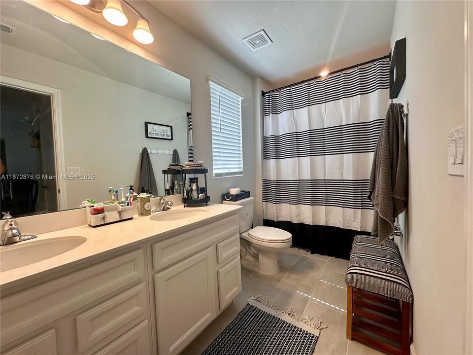 For Sale: $715,000 (5 beds, 4 baths, 3304 Square Feet)