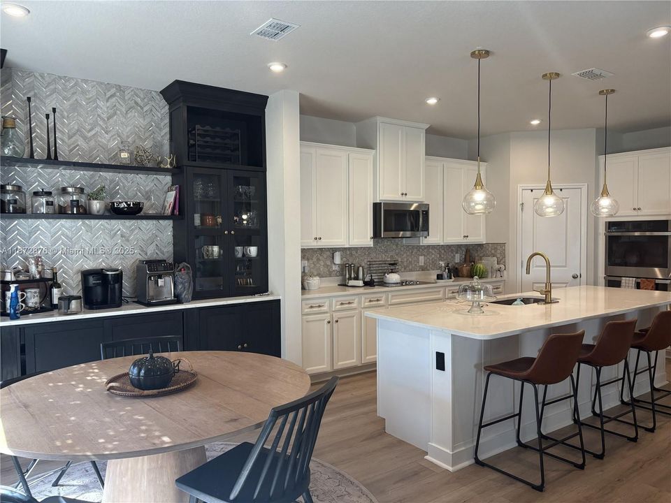 For Sale: $715,000 (5 beds, 4 baths, 3304 Square Feet)