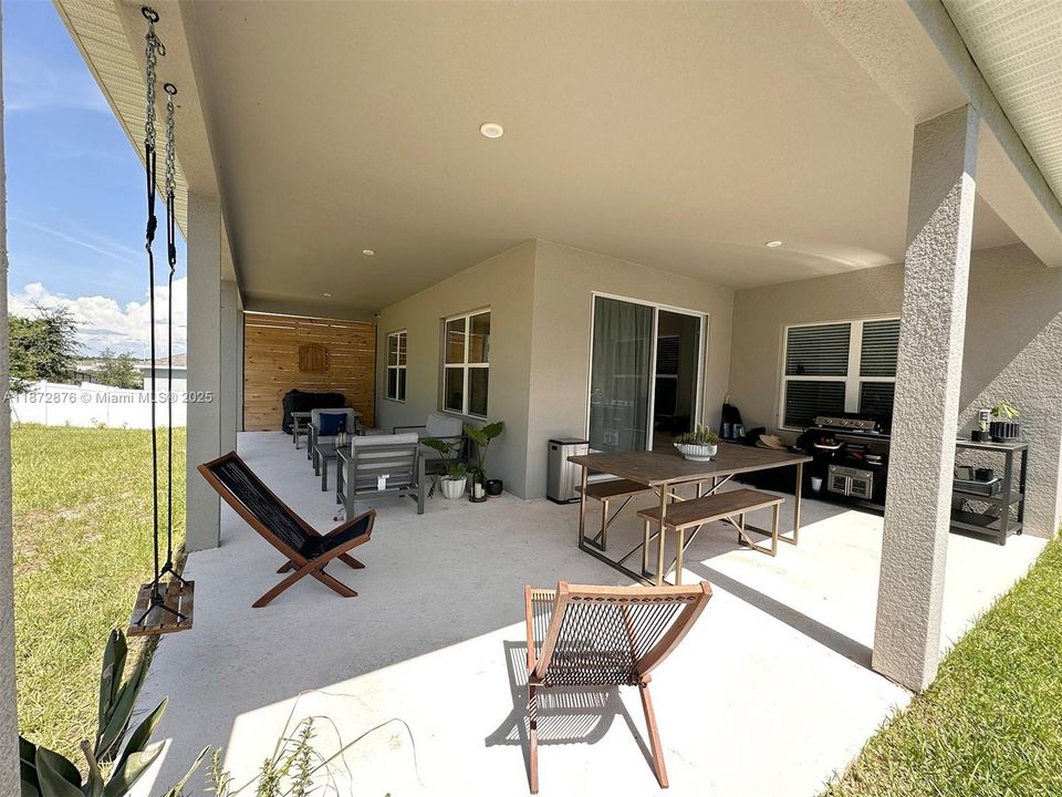 For Sale: $715,000 (5 beds, 4 baths, 3304 Square Feet)