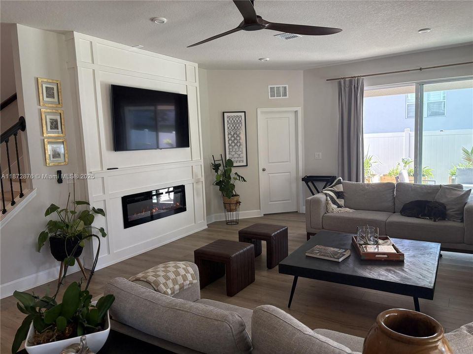 For Sale: $715,000 (5 beds, 4 baths, 3304 Square Feet)