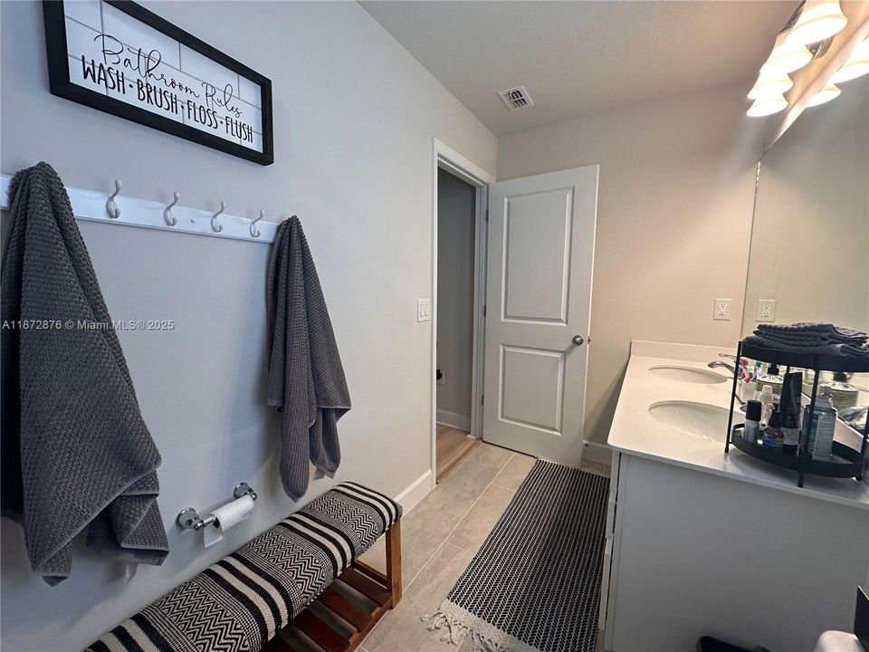 For Sale: $715,000 (5 beds, 4 baths, 3304 Square Feet)