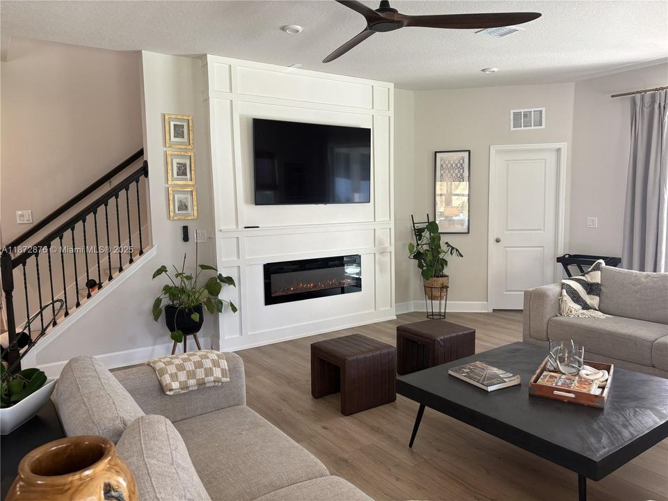 For Sale: $715,000 (5 beds, 4 baths, 3304 Square Feet)