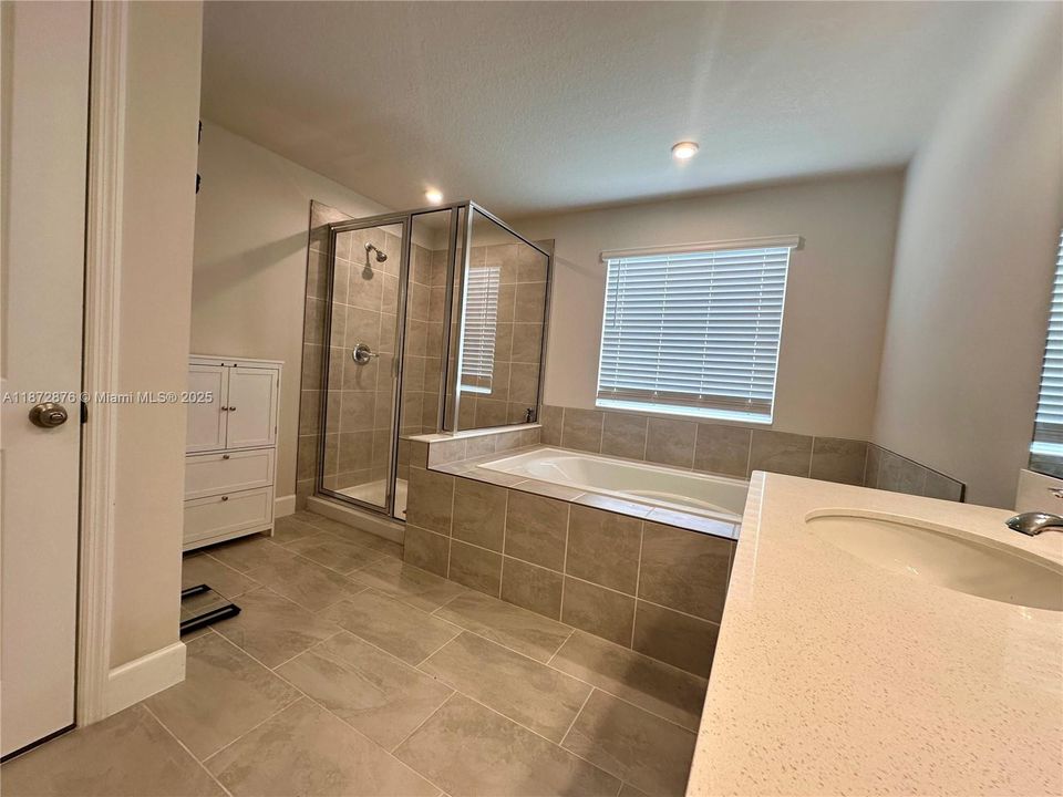 For Sale: $715,000 (5 beds, 4 baths, 3304 Square Feet)