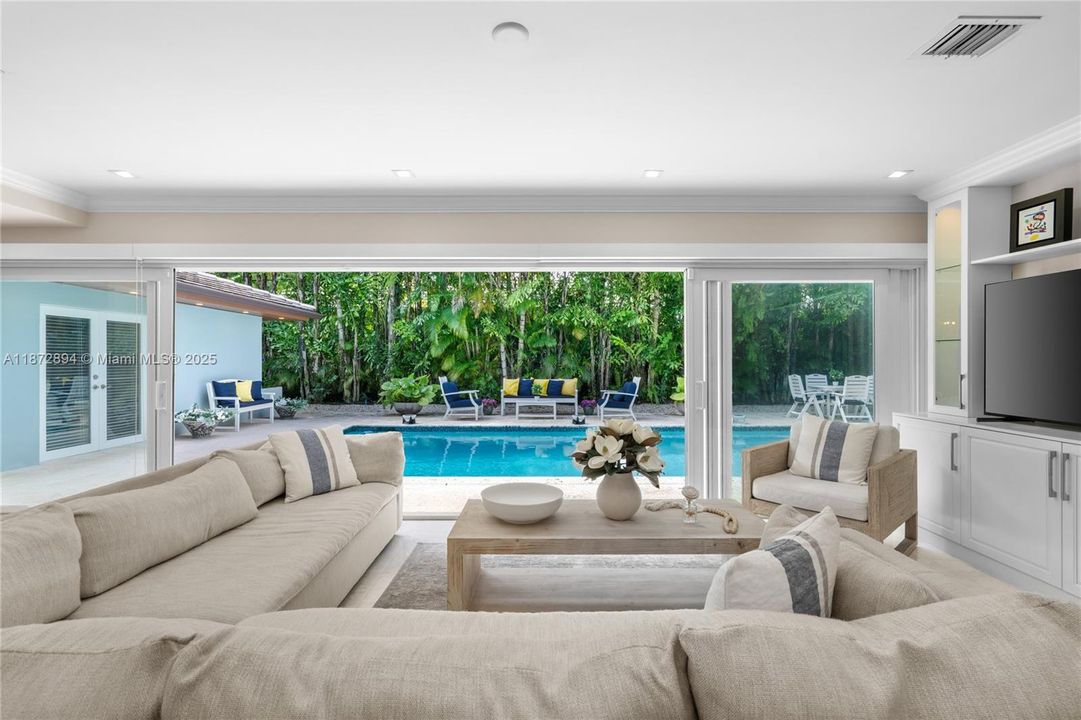 合同活跃: $3,399,000 (4 贝兹, 4 浴室, 3056 平方英尺)