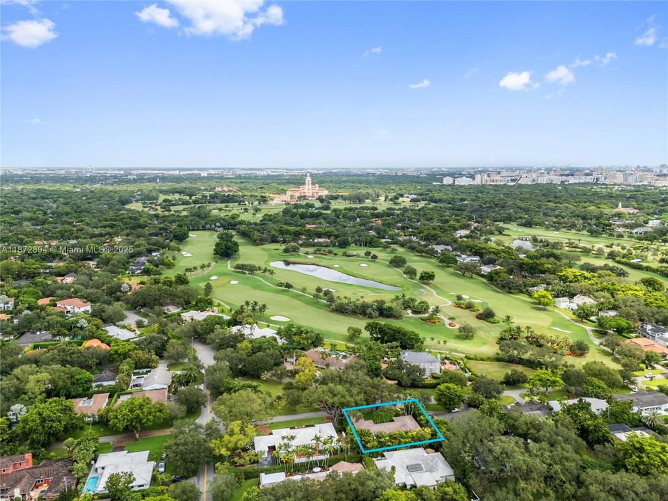 合同活跃: $3,399,000 (4 贝兹, 4 浴室, 3056 平方英尺)