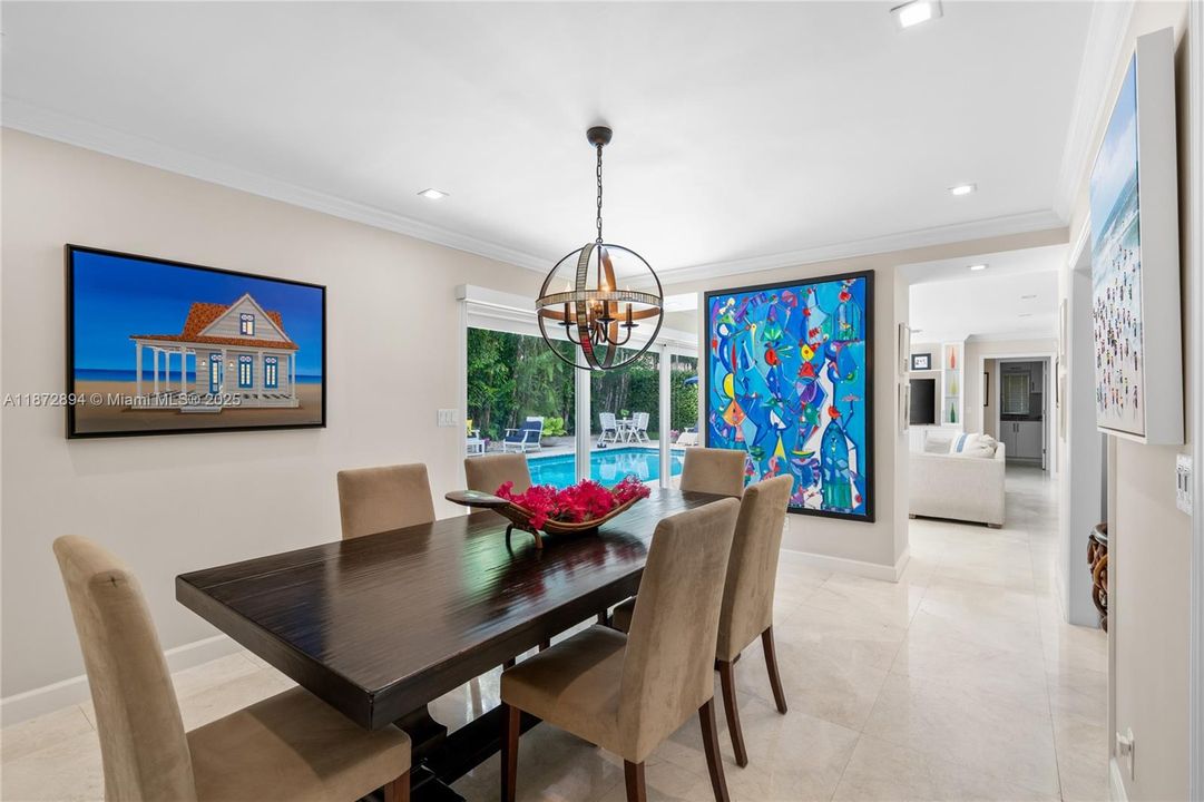 合同活跃: $3,399,000 (4 贝兹, 4 浴室, 3056 平方英尺)