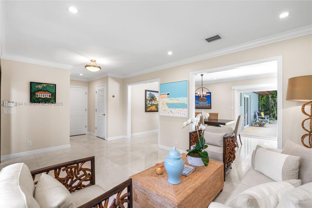 合同活跃: $3,399,000 (4 贝兹, 4 浴室, 3056 平方英尺)