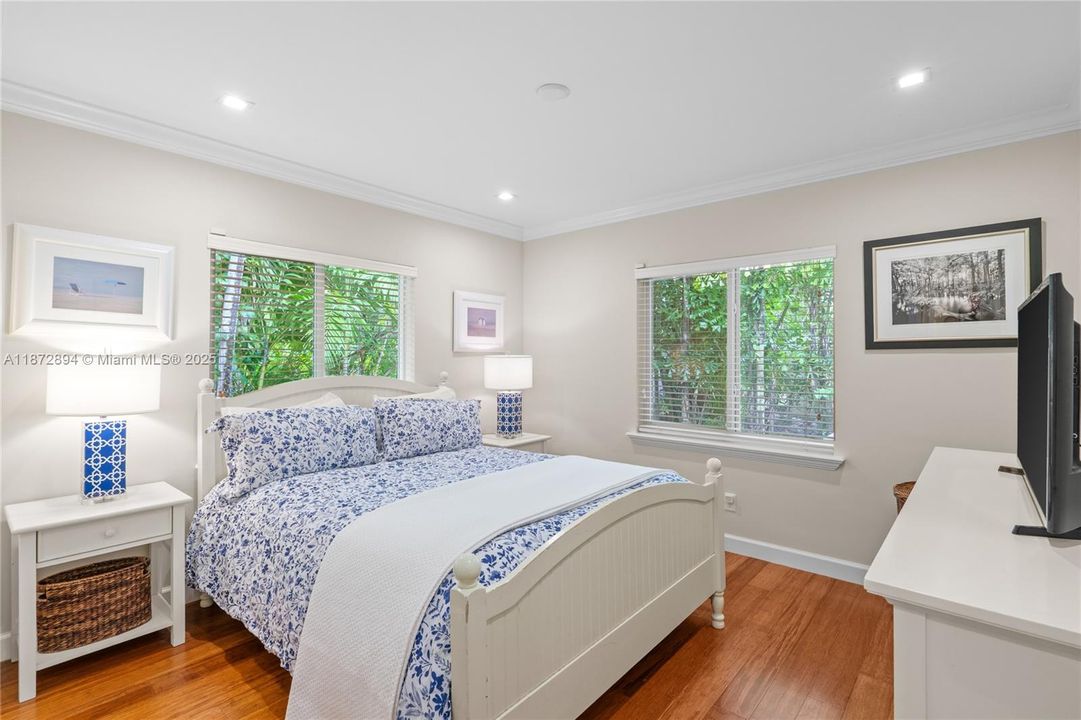 合同活跃: $3,399,000 (4 贝兹, 4 浴室, 3056 平方英尺)