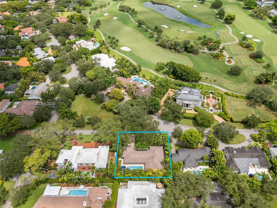 合同活跃: $3,399,000 (4 贝兹, 4 浴室, 3056 平方英尺)