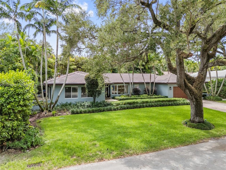 合同活跃: $3,399,000 (4 贝兹, 4 浴室, 3056 平方英尺)