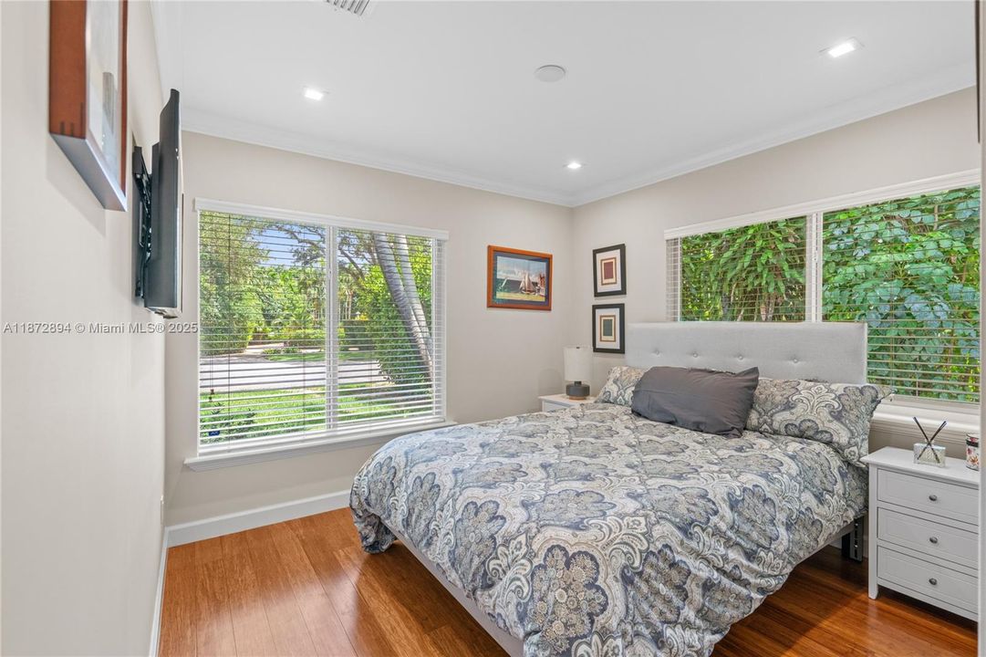 合同活跃: $3,399,000 (4 贝兹, 4 浴室, 3056 平方英尺)