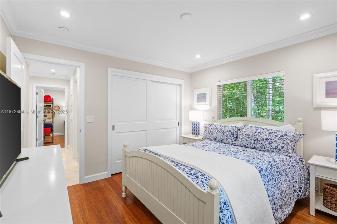 合同活跃: $3,399,000 (4 贝兹, 4 浴室, 3056 平方英尺)