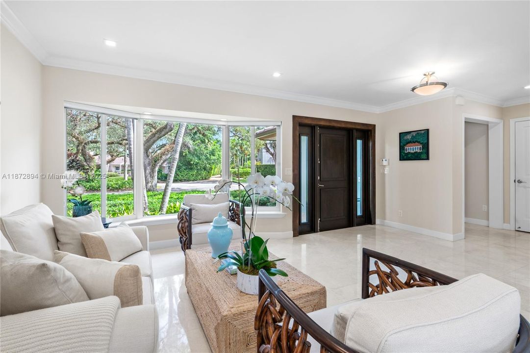 合同活跃: $3,399,000 (4 贝兹, 4 浴室, 3056 平方英尺)