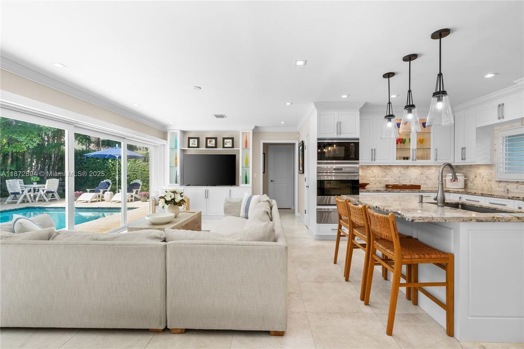 合同活跃: $3,399,000 (4 贝兹, 4 浴室, 3056 平方英尺)