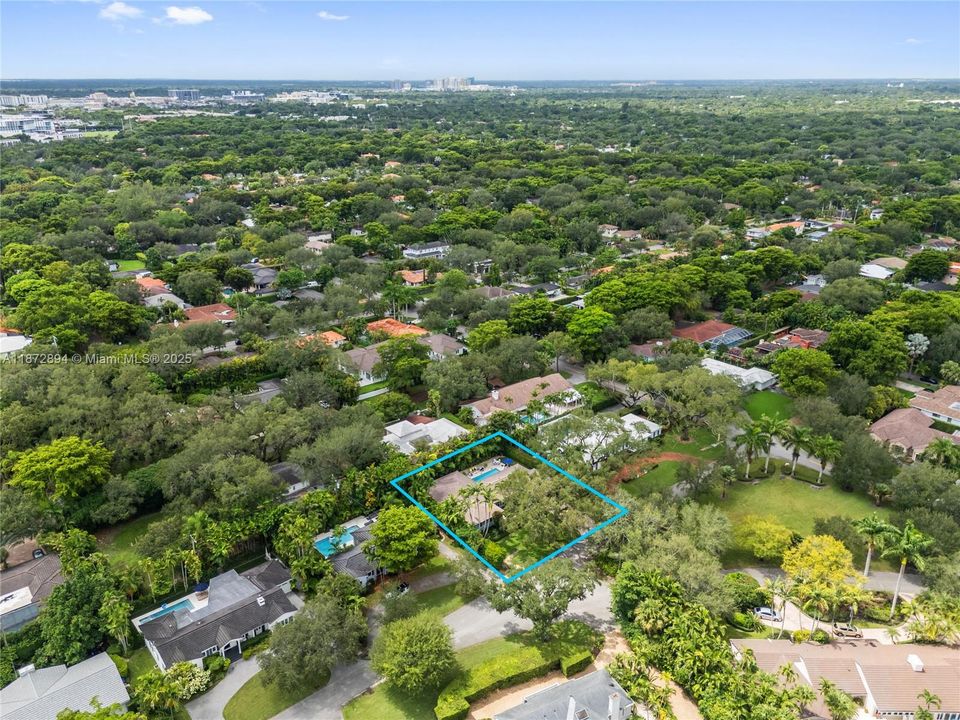 合同活跃: $3,399,000 (4 贝兹, 4 浴室, 3056 平方英尺)