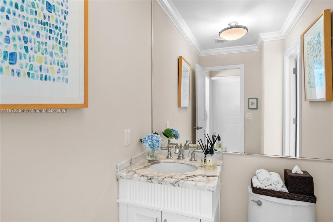 合同活跃: $3,399,000 (4 贝兹, 4 浴室, 3056 平方英尺)