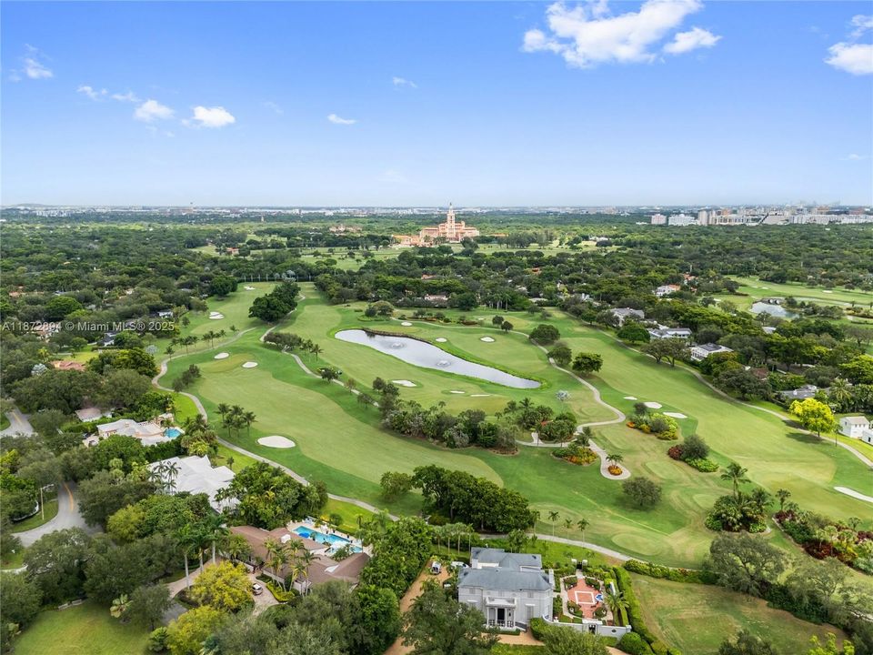 合同活跃: $3,399,000 (4 贝兹, 4 浴室, 3056 平方英尺)