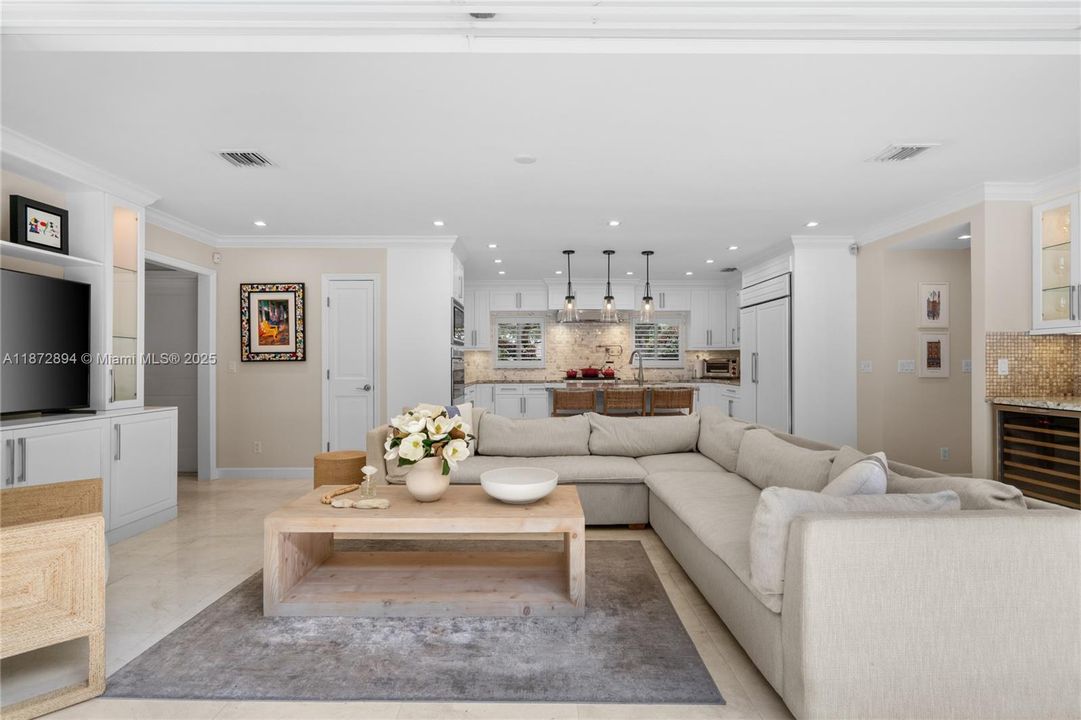 合同活跃: $3,399,000 (4 贝兹, 4 浴室, 3056 平方英尺)