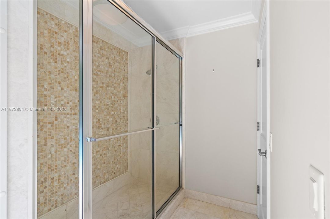 合同活跃: $3,399,000 (4 贝兹, 4 浴室, 3056 平方英尺)