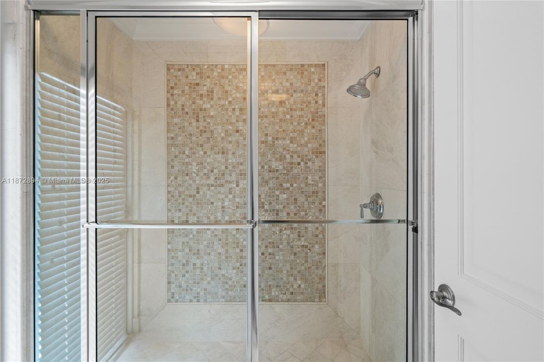 合同活跃: $3,399,000 (4 贝兹, 4 浴室, 3056 平方英尺)