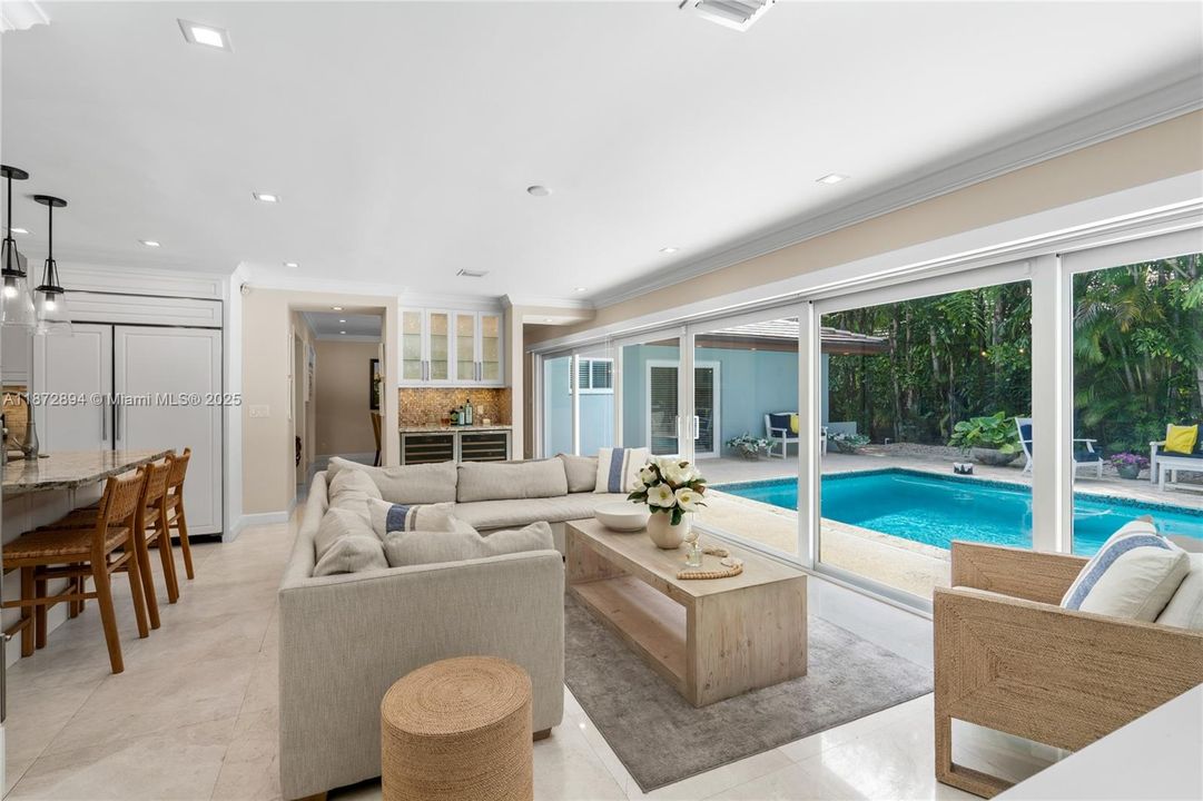 合同活跃: $3,399,000 (4 贝兹, 4 浴室, 3056 平方英尺)